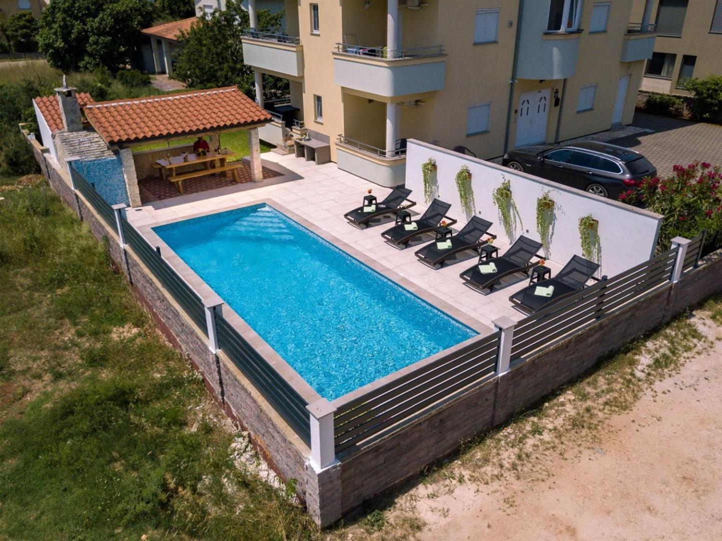 Villa Vita Apartments & Studios With Common Pool Valbandon Екстериор снимка