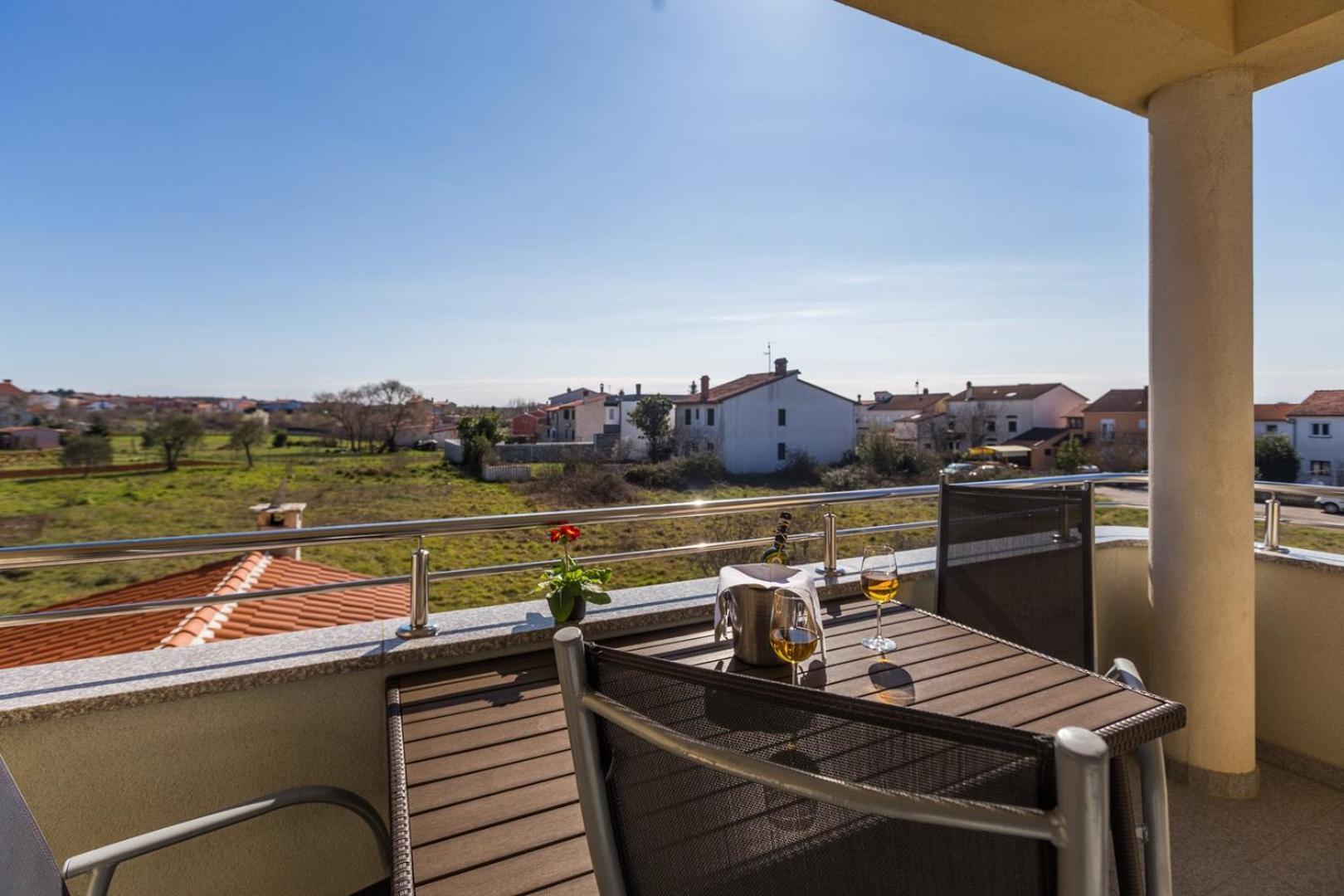 Villa Vita Apartments & Studios With Common Pool Valbandon Екстериор снимка