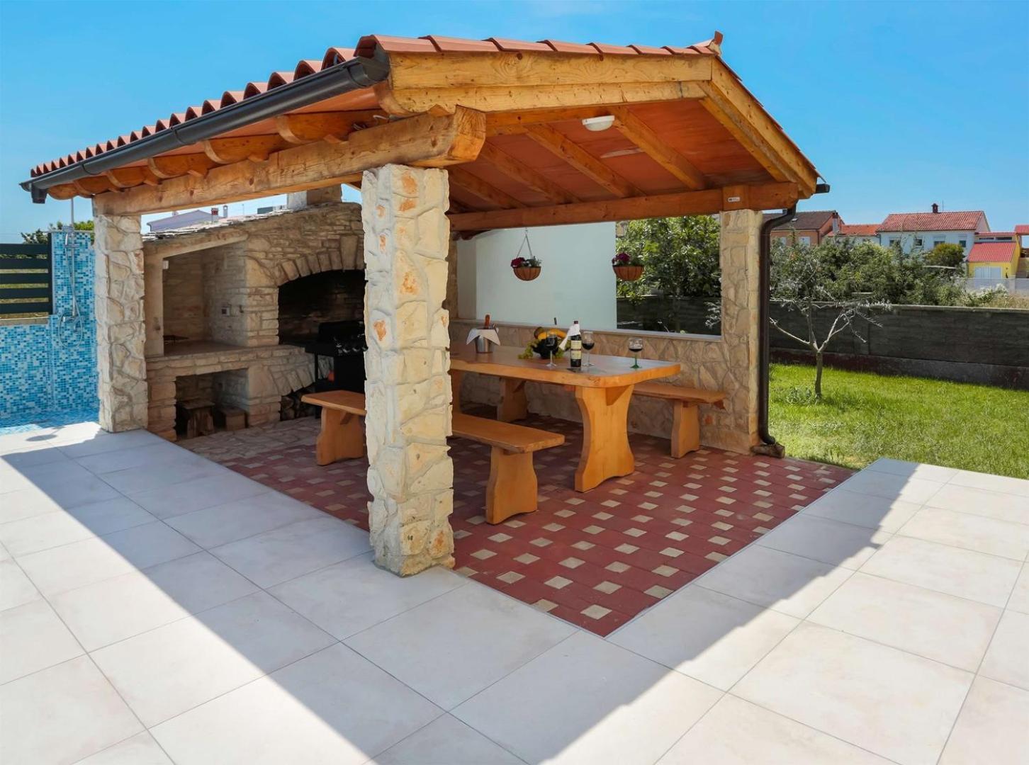 Villa Vita Apartments & Studios With Common Pool Valbandon Екстериор снимка