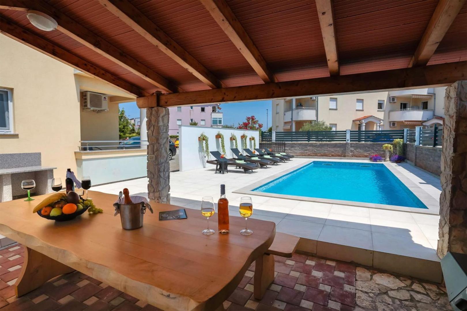 Villa Vita Apartments & Studios With Common Pool Valbandon Екстериор снимка