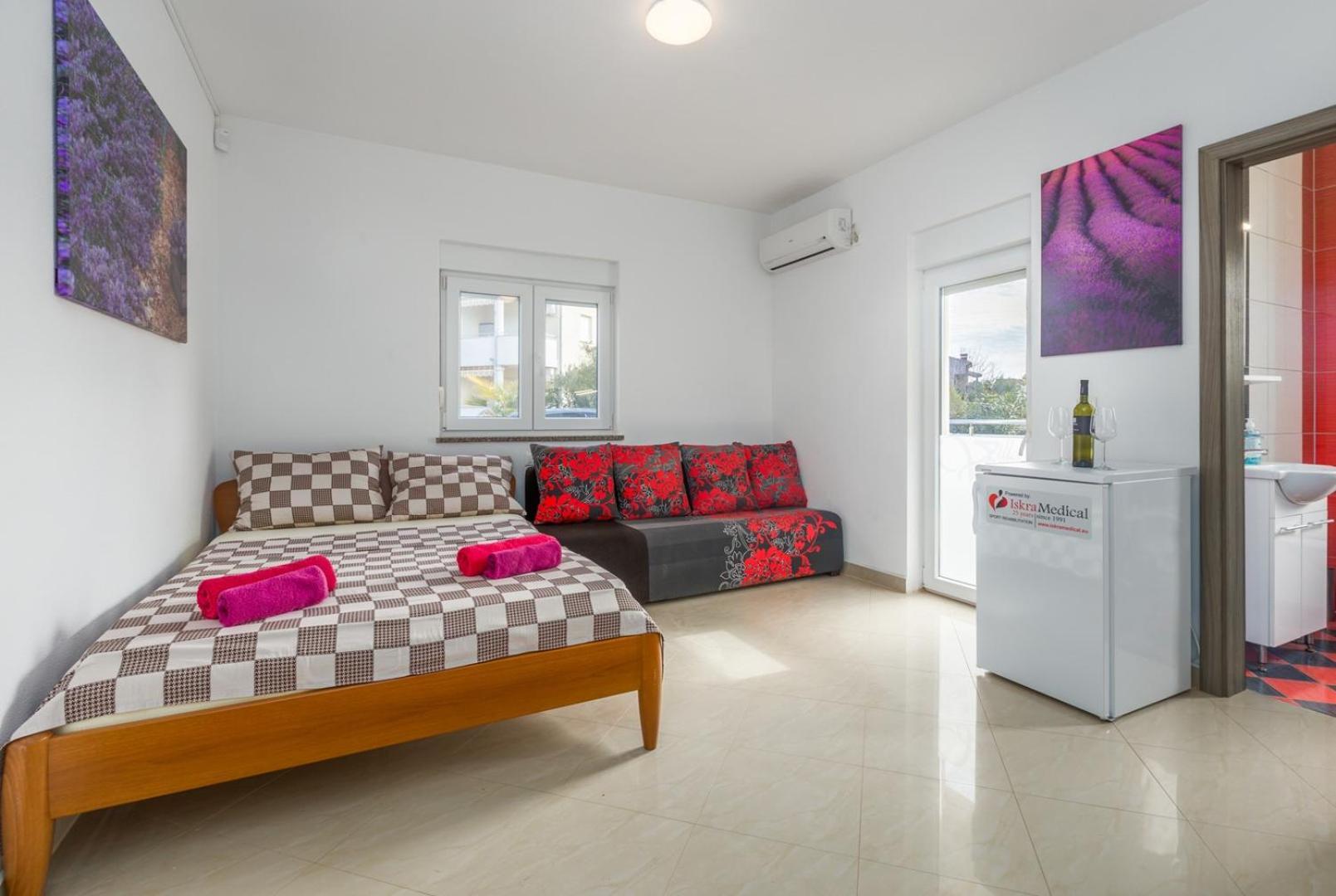 Villa Vita Apartments & Studios With Common Pool Valbandon Екстериор снимка