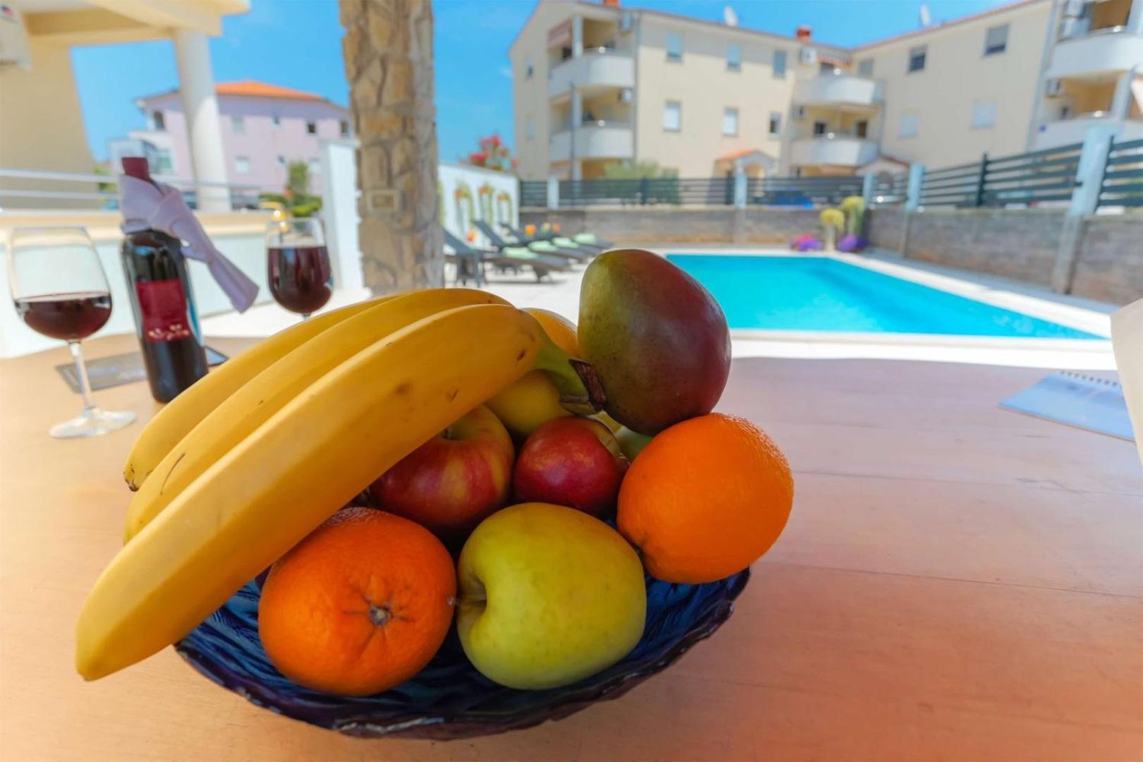 Villa Vita Apartments & Studios With Common Pool Valbandon Екстериор снимка