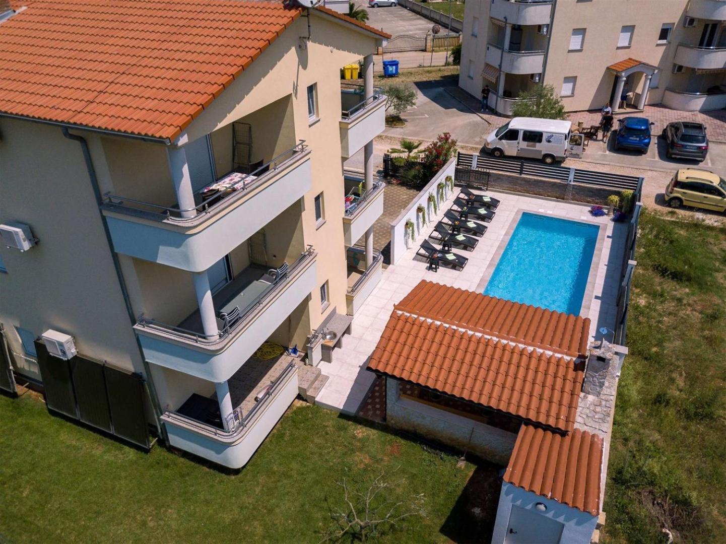 Villa Vita Apartments & Studios With Common Pool Valbandon Екстериор снимка