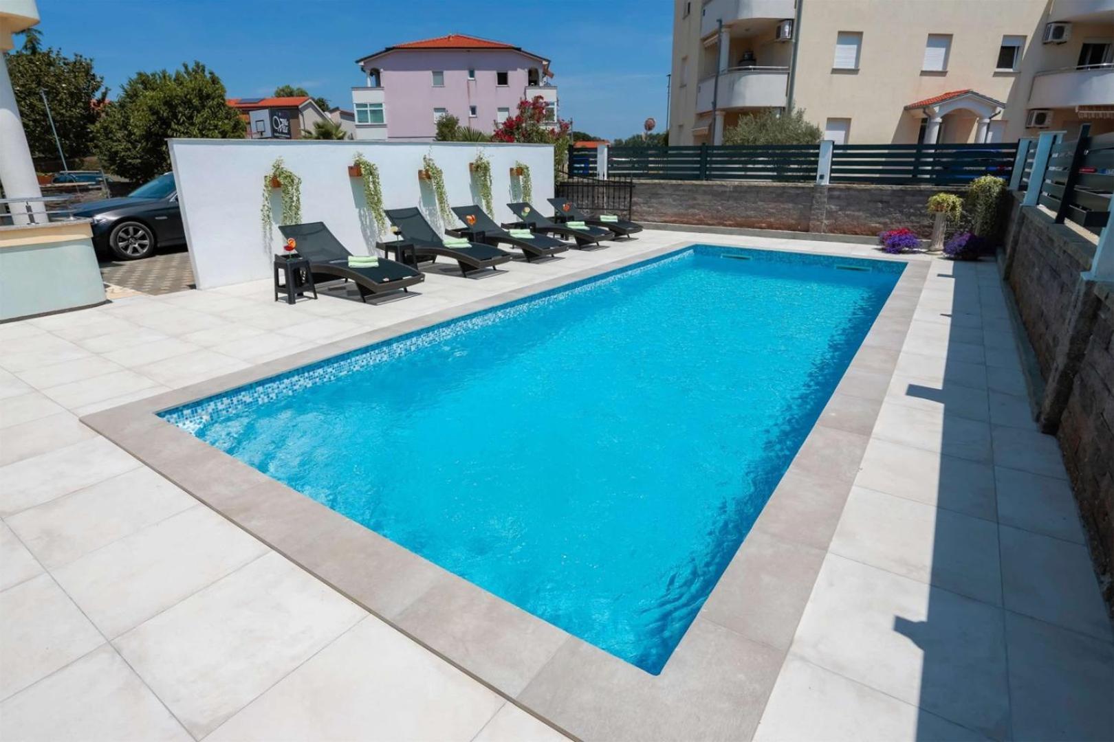 Villa Vita Apartments & Studios With Common Pool Valbandon Екстериор снимка
