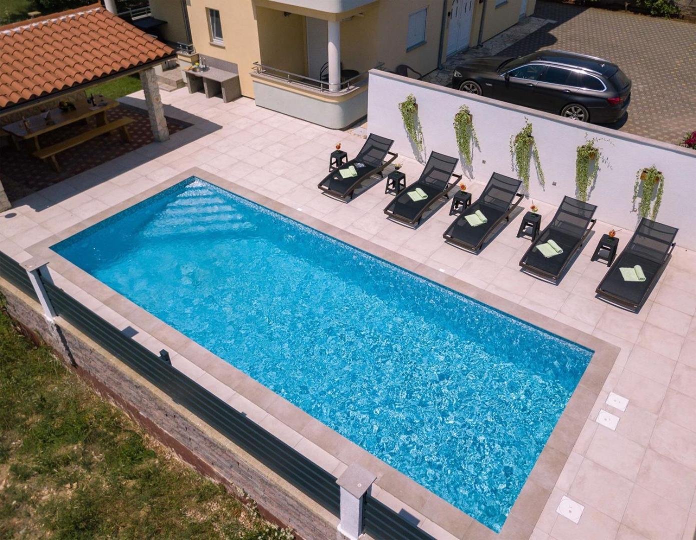 Villa Vita Apartments & Studios With Common Pool Valbandon Екстериор снимка