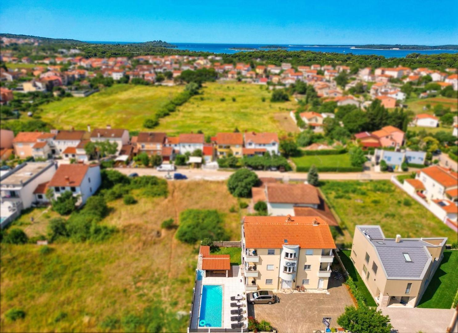 Villa Vita Apartments & Studios With Common Pool Valbandon Екстериор снимка