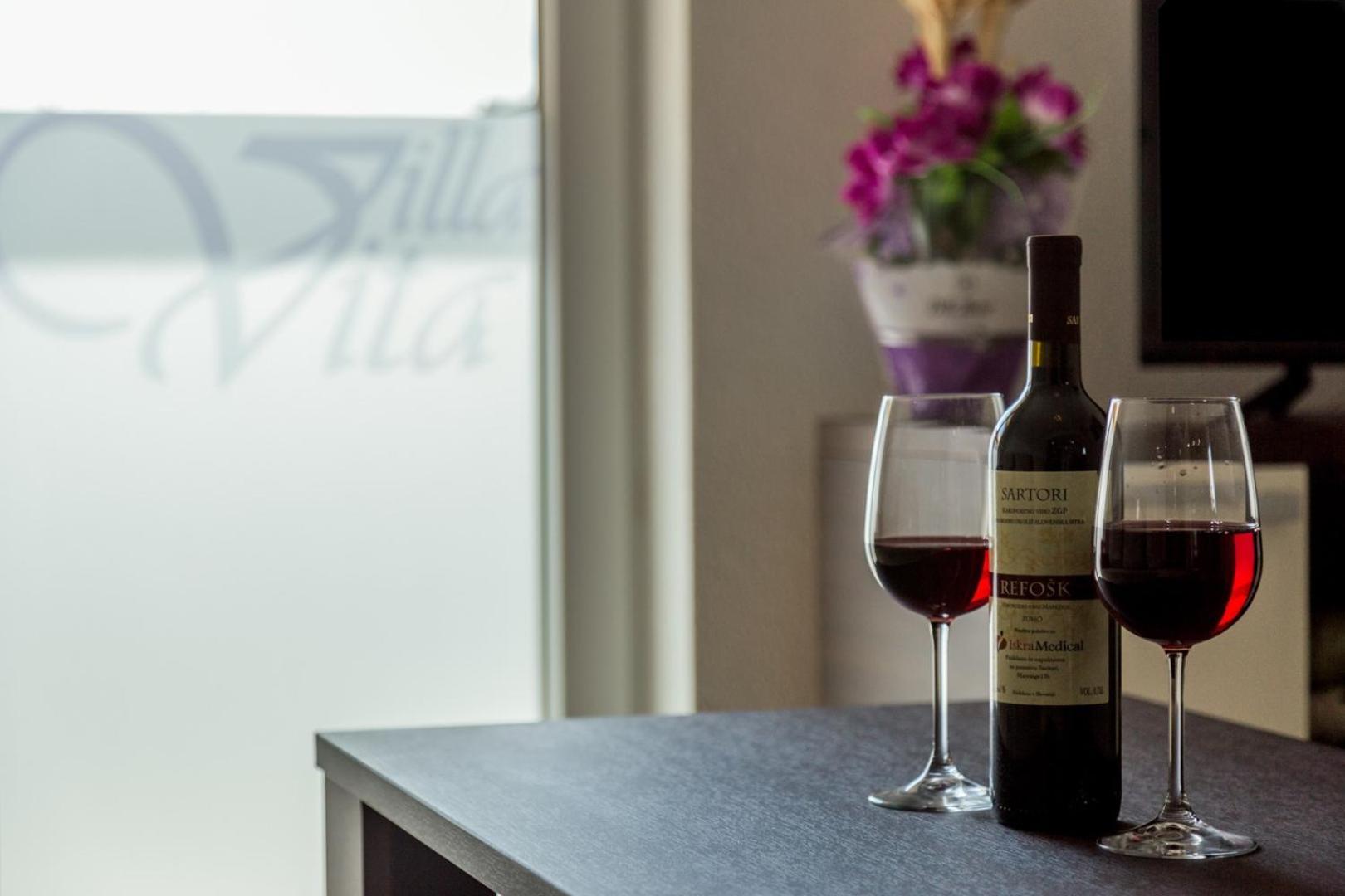 Villa Vita Apartments & Studios With Common Pool Valbandon Екстериор снимка
