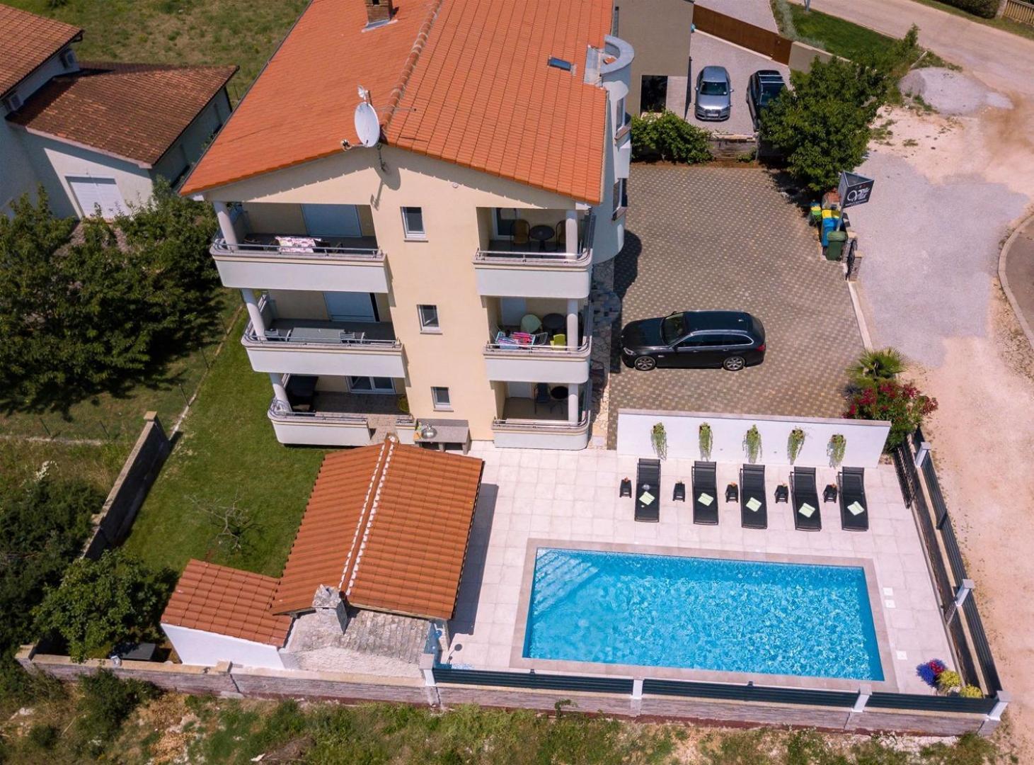 Villa Vita Apartments & Studios With Common Pool Valbandon Екстериор снимка