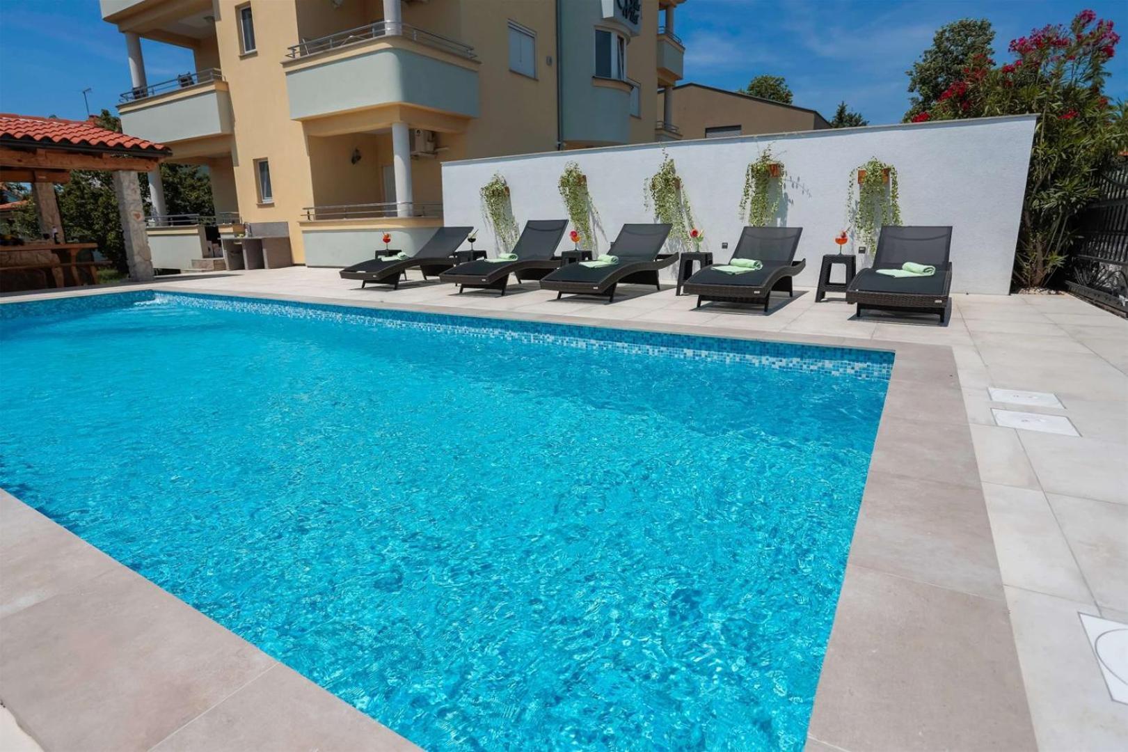 Villa Vita Apartments & Studios With Common Pool Valbandon Екстериор снимка